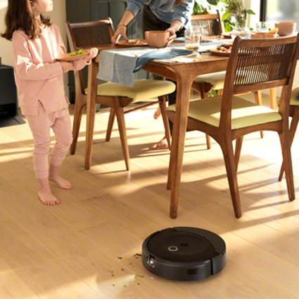 RoombaCombo_10Max_AutoWash_Photo_Lifestyle_Dinner_Email_Mobile_425x425 שואב שוטף רובוטי iRobot Roomba Combo MAX10