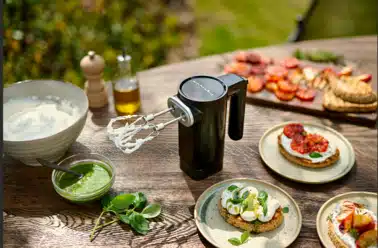 product_Galleries560906012025110413 מיקסר ידני אלחוטי ללא בטרייה KitchenAid קיצ'נאייד דגם - 5KHMR700BM