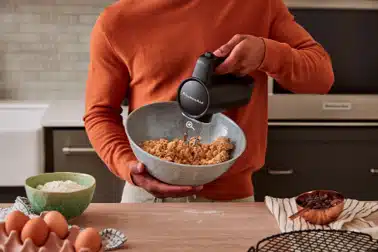 product_Galleries560906012025110420 מיקסר ידני אלחוטי ללא בטרייה KitchenAid קיצ'נאייד דגם - 5KHMR700BM