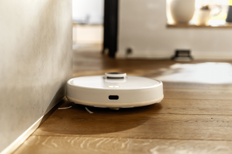 RCV_3_edge_cleaning_app_01_CI20-96_DPI_Clipped-768x511 שואב שוטף רובוטי קרשר Karcher דגם RCV 3 - אחריות לשנה ע''י דן שלדן היבואן הרשמי