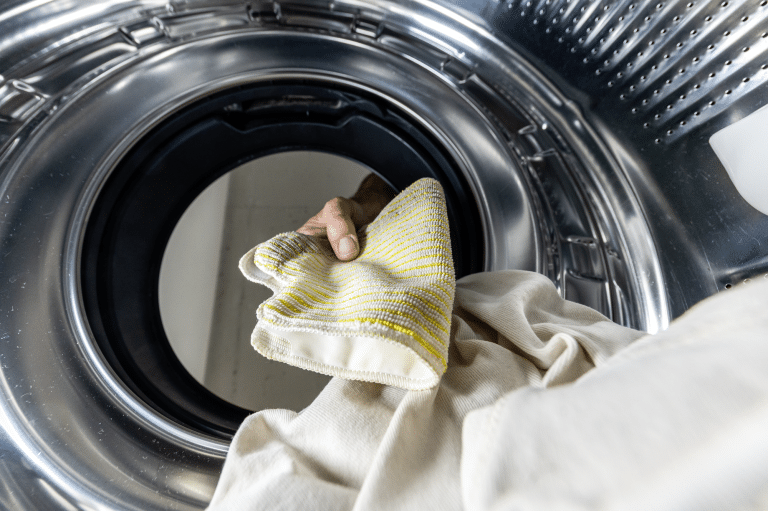 RCV_3_pad_washing_app_01_CI20-96_DPI_Clipped-768x511 שואב שוטף רובוטי קרשר Karcher דגם RCV 3 - אחריות לשנה ע''י דן שלדן היבואן הרשמי