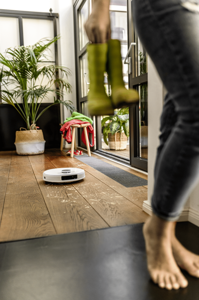 RCV_5_wiping_app_03_CI20-96_DPI_Clipped-768x1154 שואב שוטף רובוטי קרשר Karcher דגם RCV 3 - אחריות לשנה ע''י דן שלדן היבואן הרשמי